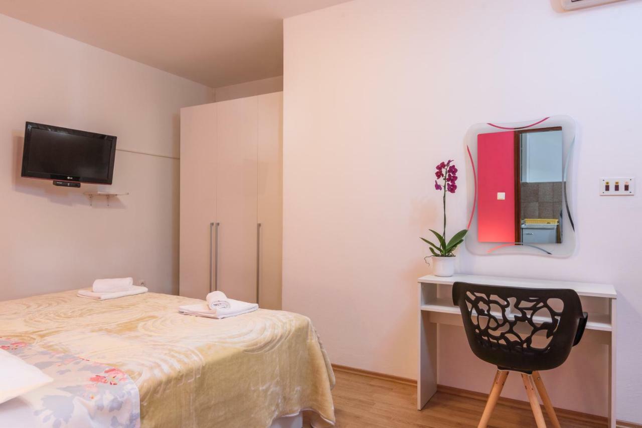 Accommodation Mamut Трогир Екстериор снимка