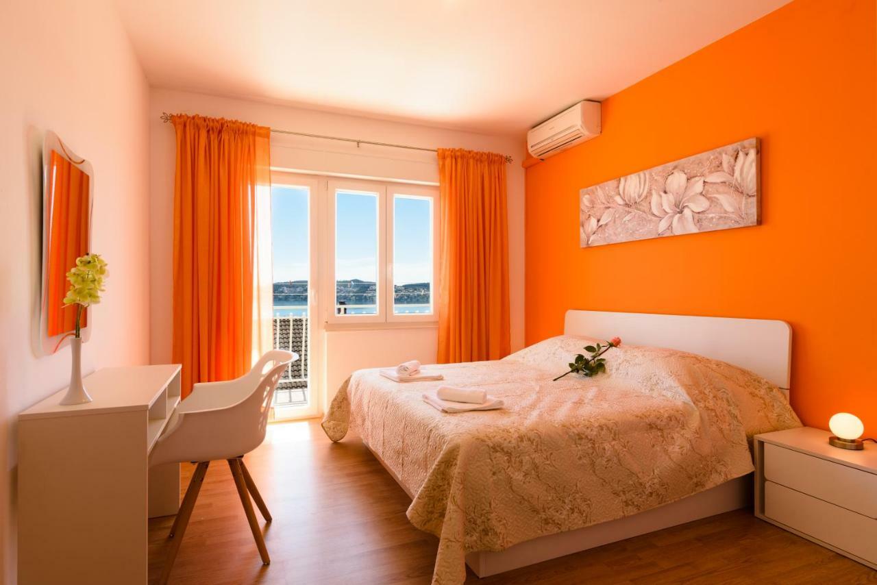 Accommodation Mamut Трогир Екстериор снимка