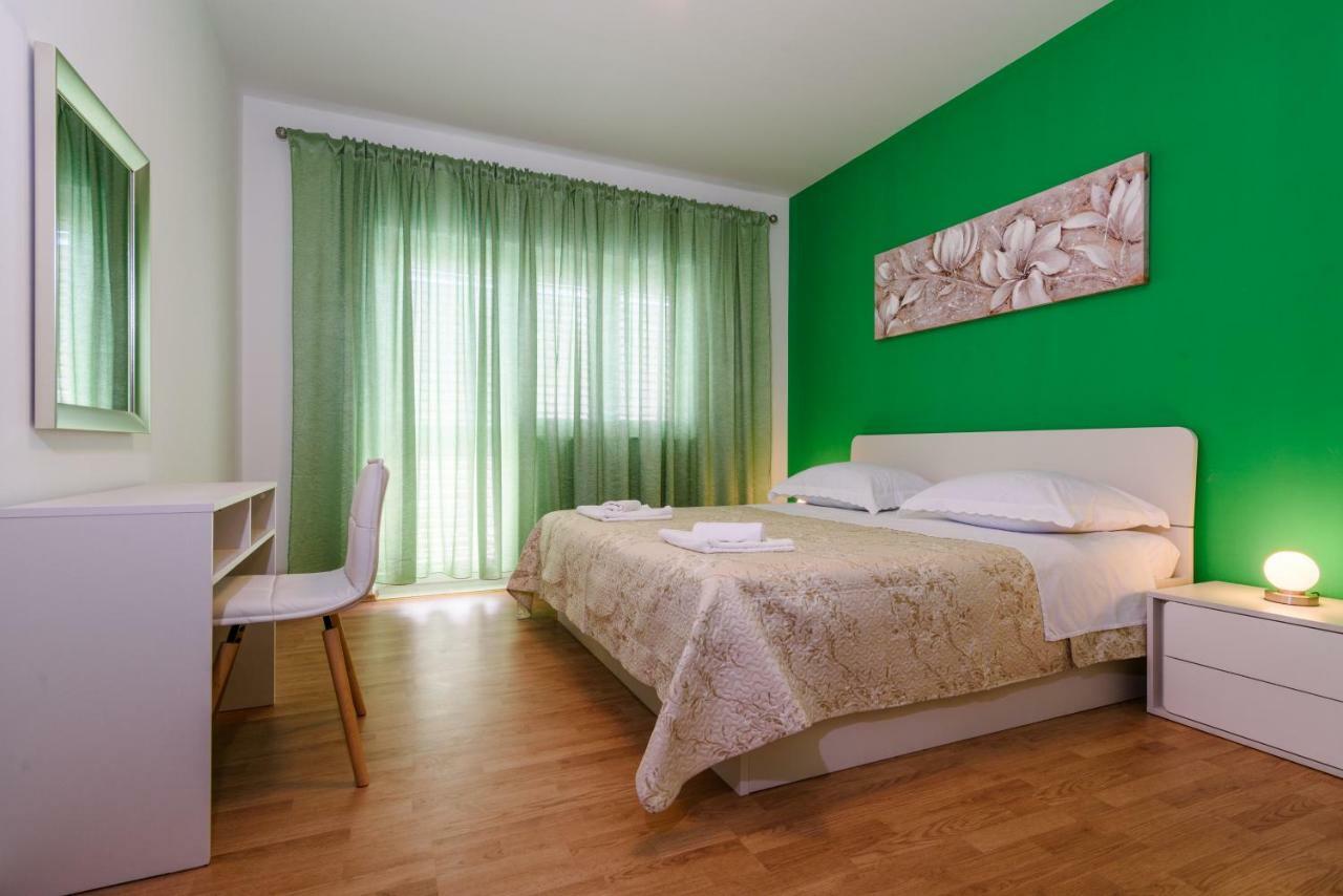Accommodation Mamut Трогир Екстериор снимка