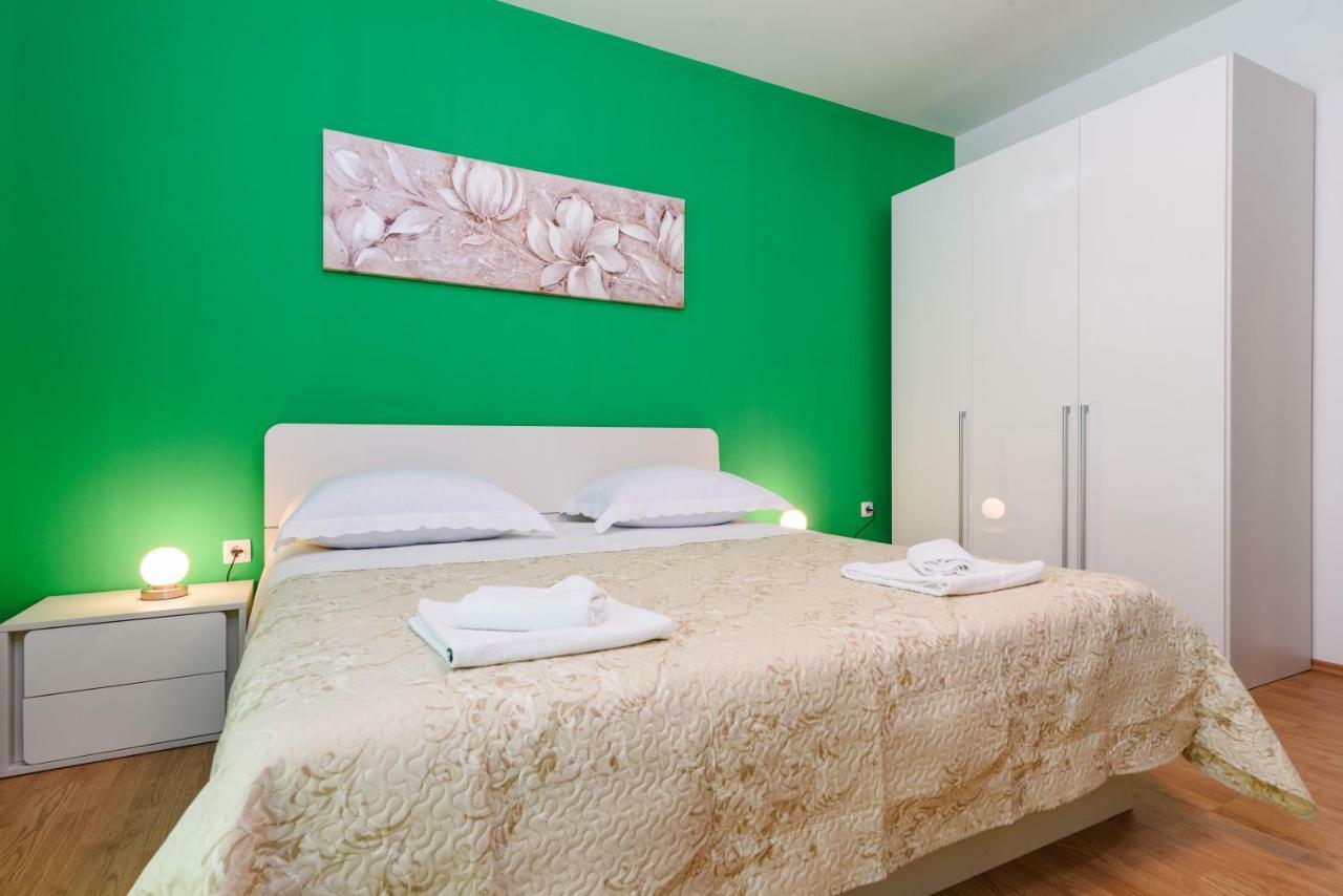 Accommodation Mamut Трогир Екстериор снимка