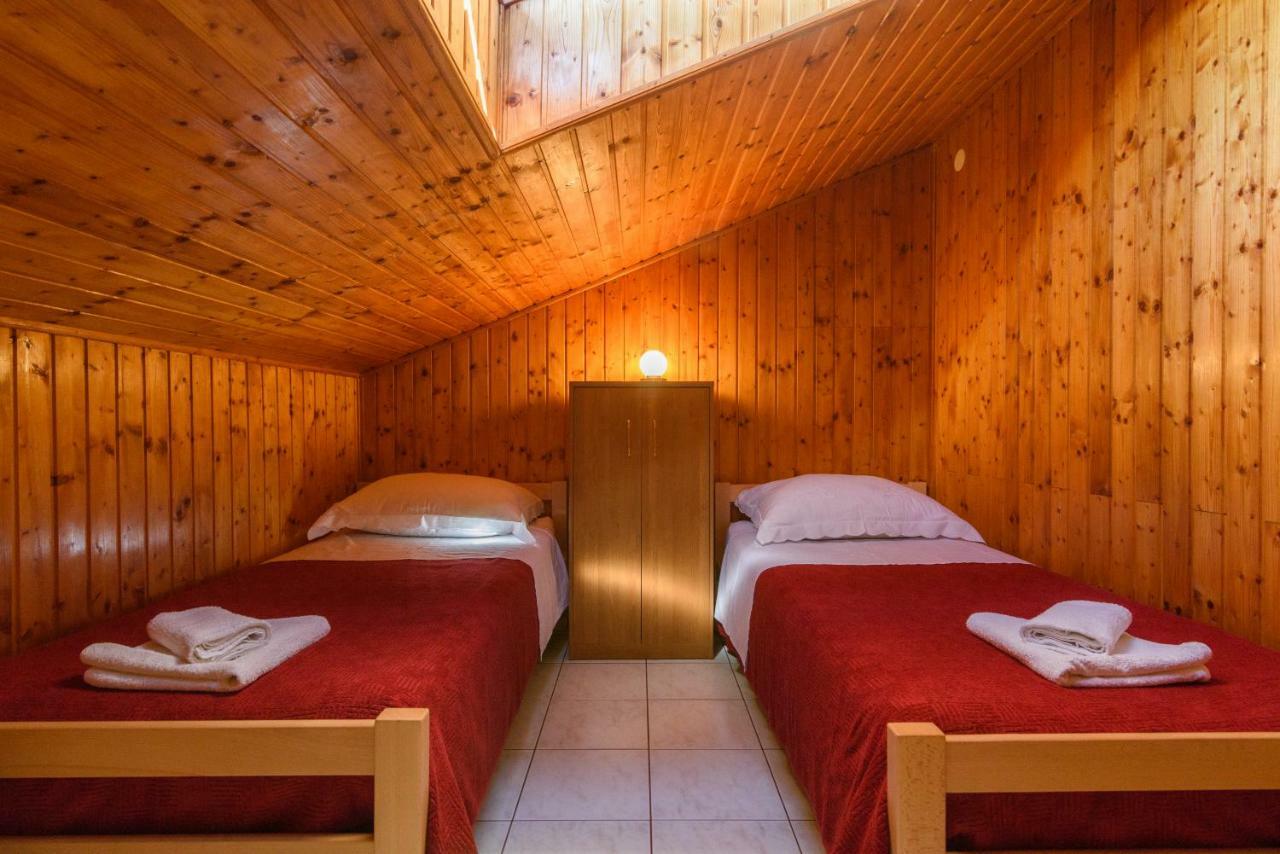 Accommodation Mamut Трогир Екстериор снимка