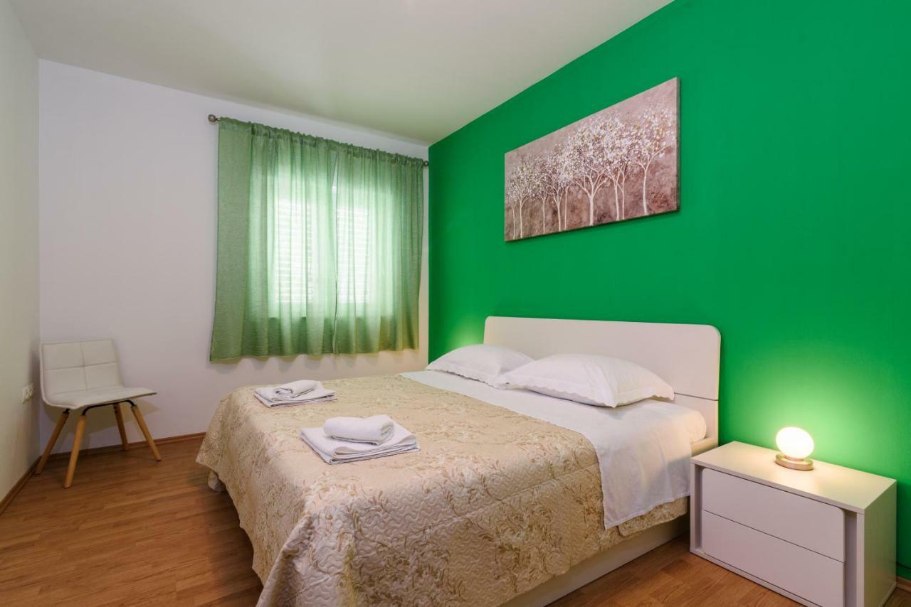 Accommodation Mamut Трогир Екстериор снимка