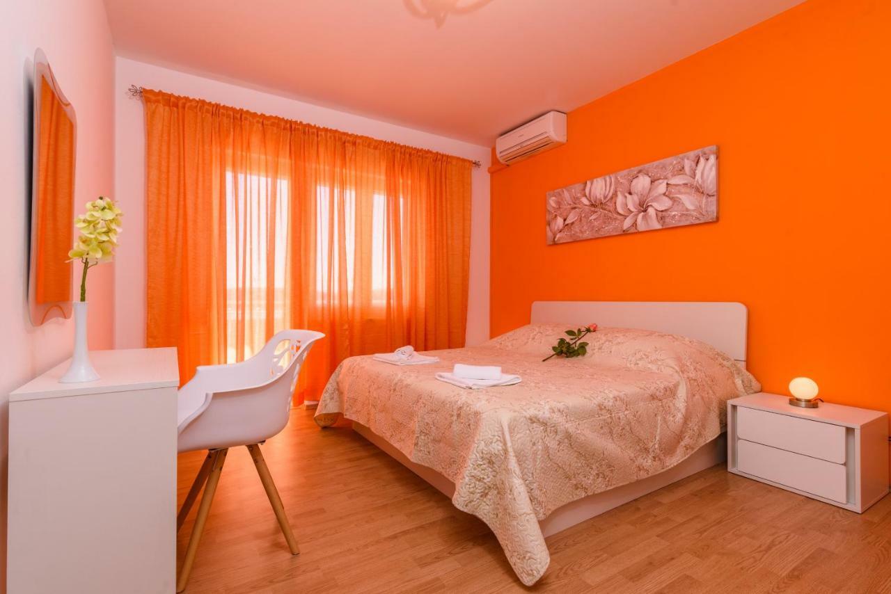 Accommodation Mamut Трогир Екстериор снимка