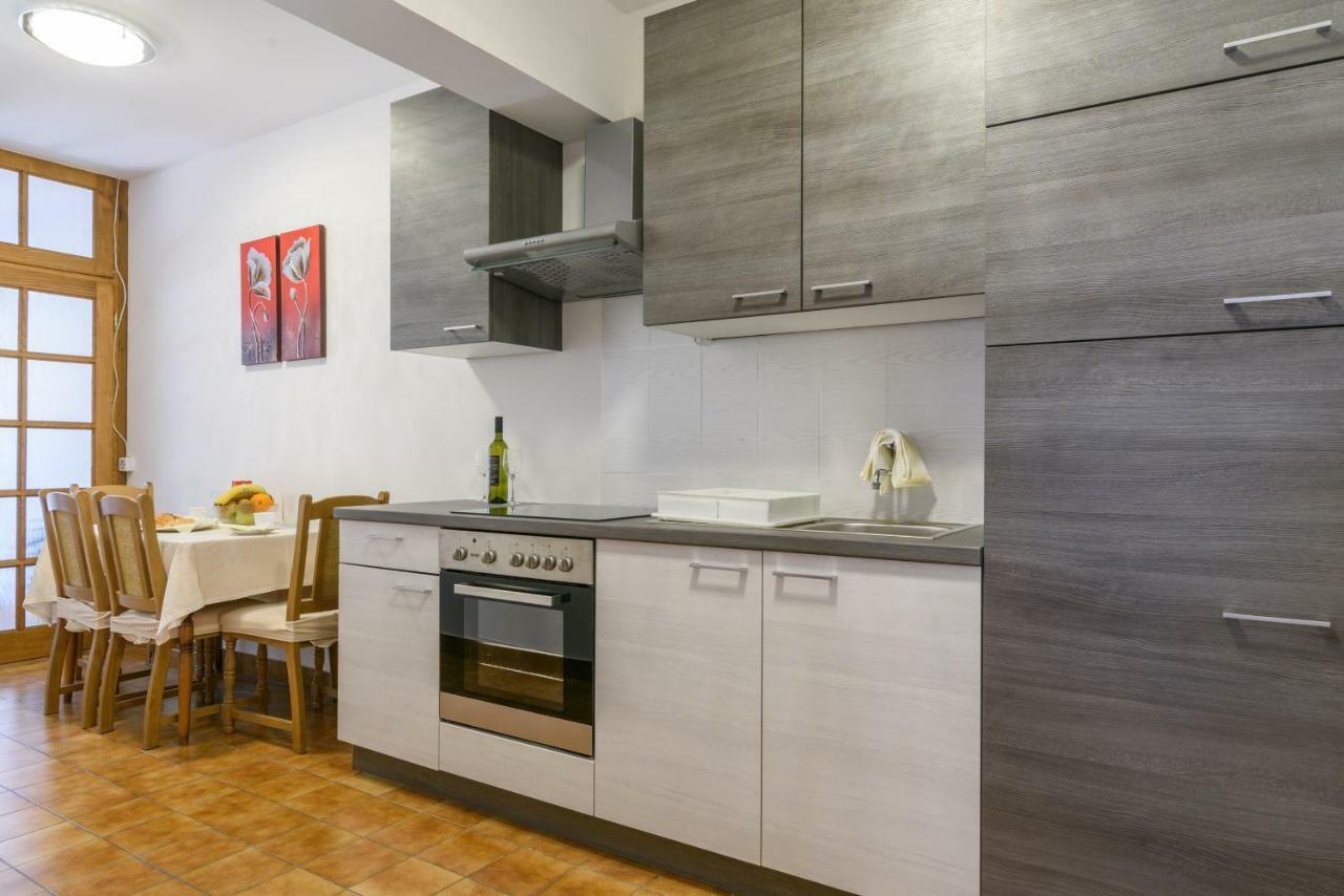 Accommodation Mamut Трогир Екстериор снимка