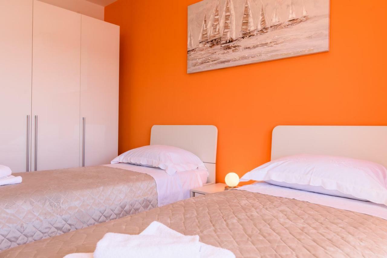 Accommodation Mamut Трогир Екстериор снимка