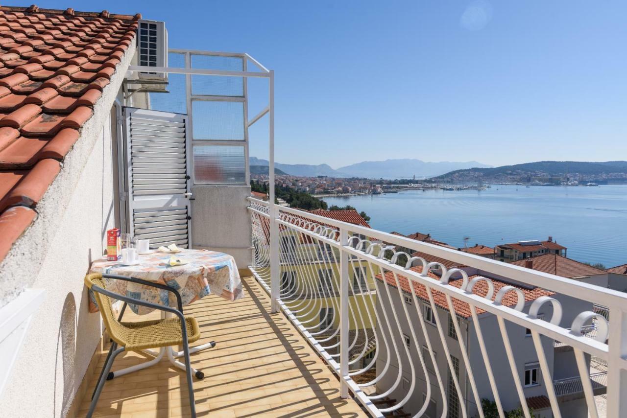 Accommodation Mamut Трогир Екстериор снимка