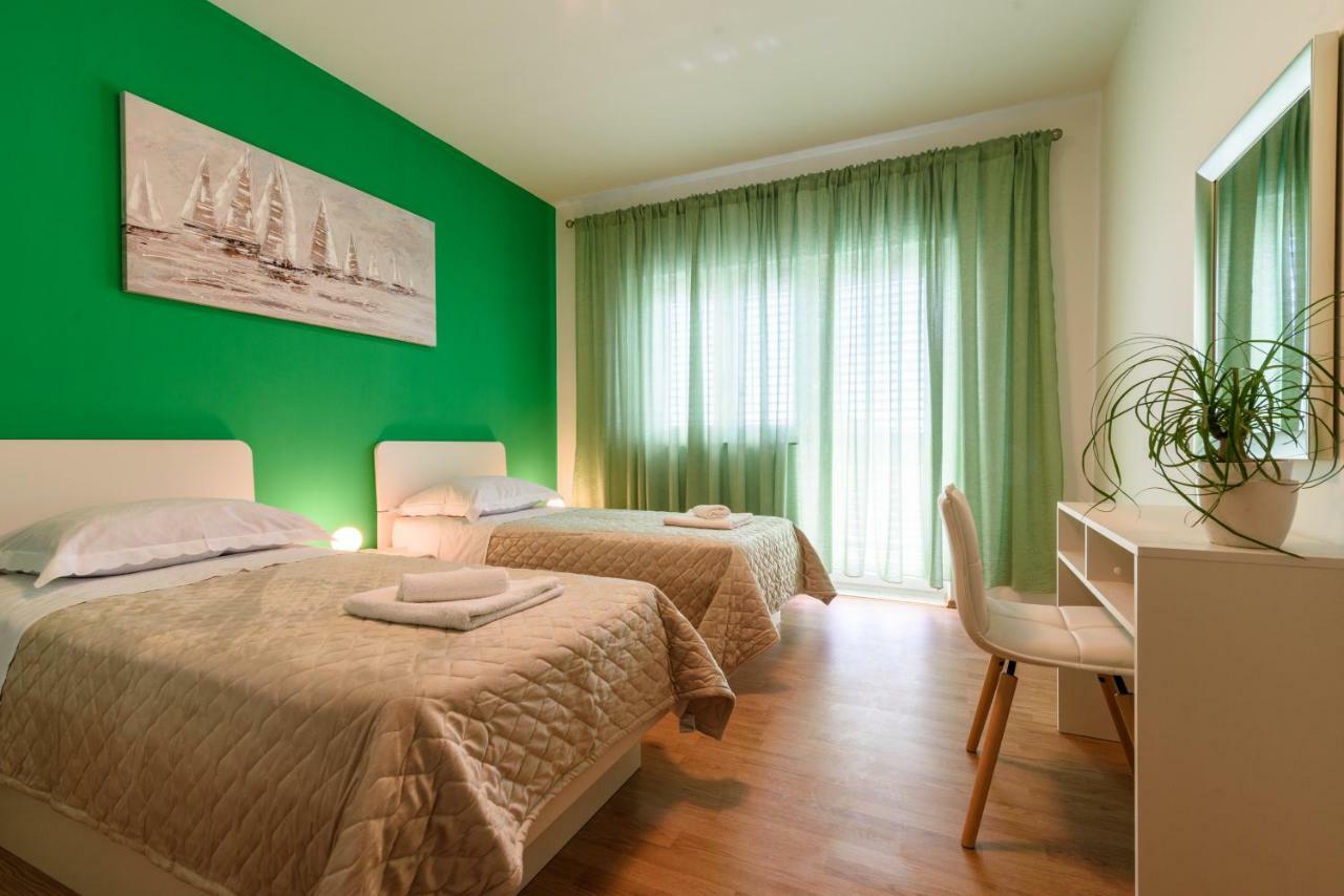 Accommodation Mamut Трогир Екстериор снимка