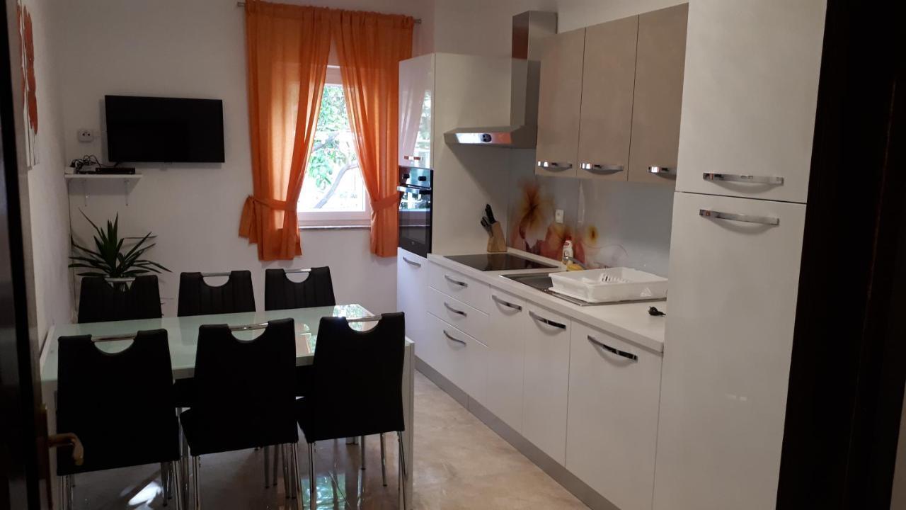 Accommodation Mamut Трогир Екстериор снимка